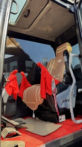Excavatrice sur chenilles Sany 235C d'occasion, puissante, chinoise, bon marché et performante, en stock, livraison rapide. - Product Image 6