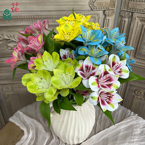 Bouquet de lys artificiels en soie, décoration moderne pour la maison, idéal pour le salon ou la vitrine - Product Image 1
