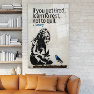 Impresión en Lienzo de Graffiti 'Chica con Pájaro' de Banksy: Elegante Decoración de Pared, Arte en Vidrio Templado - Product Image 3