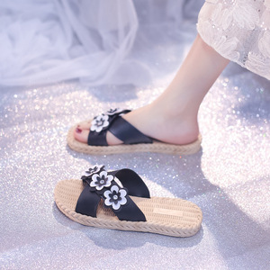 รองเท้าแตะผู้หญิงแบบสวม PVC สำหรับฤดูร้อน ลายดอกไม้ใหม่ ทนทาน กันลื่น เหมาะสำหรับใส่กลางแจ้ง - Product Image 6