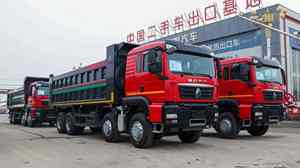 Nouveau Camion Tracteur d'Occasion 4X2 6X4 8X4 Diesel 450HP Sinotruk HOWO T7 pour le Transport Minier, du Sable et du Bois, Camion Benne Lourd - Product Image 3