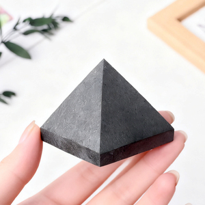 Pirámide de Shungita de Cristal Natural de 3 cm y 4 cm para Meditación, Venta al Por Mayor - Product Image 3