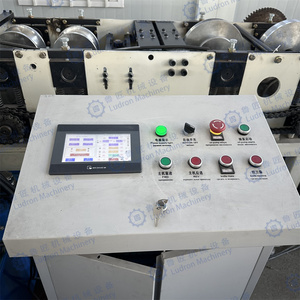 Machine de formage et de pliage de coudes de <span class=keywords><strong>gouttière</strong></span> d'évacuation d'eau, machine de fabrication de gouttières et de coudes pour conduites d'évacuation - Product Image 5
