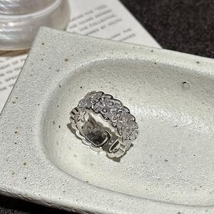 แหวนเงินแท้ S925 ลายดอกไม้โปร่ง ดีไซน์เฉพาะตัว เรียบง่าย ทันสมัย สไตล์วินเทจ แหวนเปิดลายดอกไม้ ชุบโรเดียม ประดับพลอยโกเมน - Product Image 4