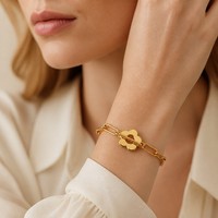 Gelang Wanita Custom Grosir Lapis Emas 18K Bahan Stainless Steel Model Trendy Bunga Daisy Rantai Paperclip T untuk Acara Keagamaan