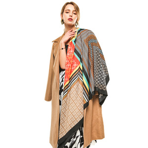 Écharpe carrée en twill satiné avec motif nœud – Châle doux effet soie, foulard personnalisé pour femme - Product Image 5