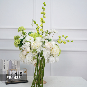 Centro de Mesa de Flores Artificiales Personalizado de Amaranto Verde y Hortensias Blancas, Duradero, para Bodas y Eventos - Product Image 2