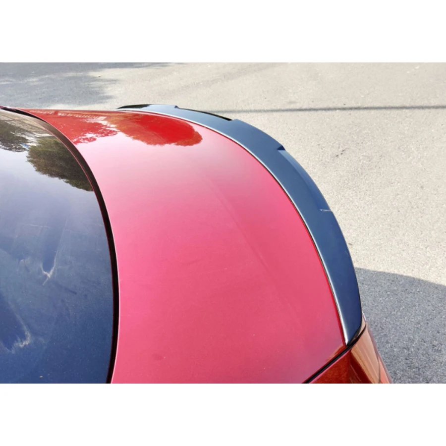 Spoiler noir brillant