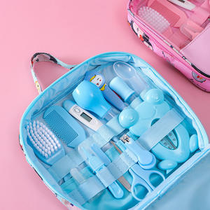 Kit de Soins d'Hygiène Quotidienne de 13 Pièces pour Bébé, avec Pochette en Tissu, Comprenant un Mouche-Bébé, des Ciseaux à Ongles, un Thermomètre – Tout en Matière Plastique - Product Image 2
