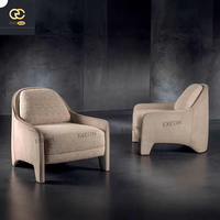 Élégant ensemble de coiffeuse en marbre rose italien luxueux, équipé d'un miroir sur pied et d'un tabouret, ensemble de chambre à coucher