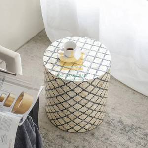 Table d'appoint sculptée en nacre faite à la main pour hôtel villa décoration intérieure de luxe OEM meubles prêts à l'exportation conception personnalisée - Product Image 1