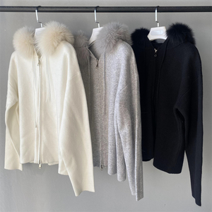 Bộ đồ nữ mùa xuân gồm áo len rộng và quần ống rộng, kiểu dáng suông, chất liệu len đan, có mũ lông cáo thật. - Product Image 5