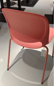 Silla de Comedor Moderna de Polipropileno |   Silla de plástico apilable con patas de metal para restaurante, cafetería, hotel / Precio de envío a dirección comercial en EE. UU. - Product Image 4