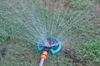 Arroseur de jardin fixe Bluebird Plastic 360 Gear Drive à 8 modes pour l'irrigation des pelouses, des terres agricoles et des serres