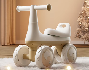 Trottinette électrique 3-en-1 de style voiture à quatre roues avec musique, fonctions de sécurité et construction en plastique - Product Image 5