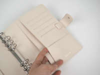 Cossni Classeur à anneaux A5 personnalisable avec logo, en cuir véritable, plusieurs emplacements pour cartes et porte-stylo, carnets et journaux
