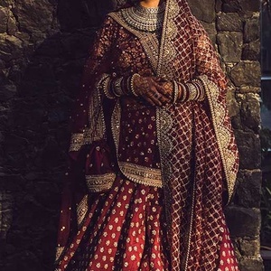 -สง่างาม-สวยงาม-เจ้าสาว-Koti กับ Lehenga ชุดที่มีสง่างามประดับด้วยลูกปัดแก้วคริสตัลงานหินสำหรับงานแต่งงาน = 2021 - Product Image 1
