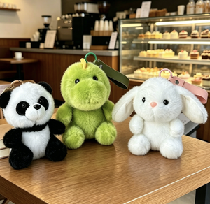 Portachiavi Peluche Animale Kawaii, Cinghia Corta in Peluche 12cm, Imbottito in Cotone, 3 Stili: <span class=keywords><strong>Panda</strong></span>, Dinosauro, Coniglio, Ciondolo Morbido per Borsa - Product Image 1