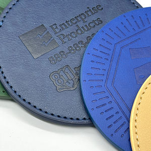 Juego de Posavasos Redondos de Cuero Sintético Negro con Logotipo Personalizado al por Mayor, Posavasos de Cuero PU para Té, Cerveza, Café y Bebidas - Product Image 5