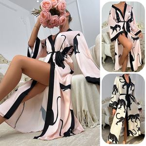 Nuevo Albornoz de Satén Estampado con Leopardo para Mujer, Sexy y de Manga Larga - Product Image 1