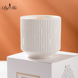 Bougie parfumée artisanale de luxe, écologique, en cire de soja biologique, en céramique et porcelaine, avec étiquette privée, pour les fêtes - Product Image 3