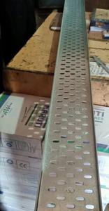 รางเคเบิลเหล็กชุบสังกะสีแบบจุ่มร้อน ขนาดกว้าง 150 มม. หนา 2.5 มม. สำหรับงานหนัก ใช้ในงานก่อสร้างอุตสาหกรรม ระบบไฟฟ้า - Product Image 2