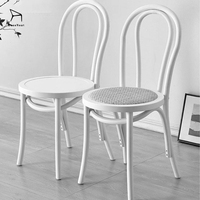 Chaise de salle à manger en bois massif élégante du fabricant, en rotin ou en cuir, stable pour salle à manger ou café