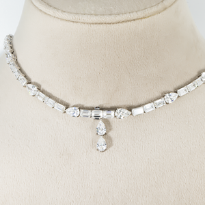 Collier Pendentif en Or Blanc 18 carats avec Émeraude et Diamant en Forme de Poire, Bijou de Créateur pour Occasions Spéciales – Offre Spéciale - Product Image 2