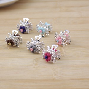 Pinces à cheveux en alliage style coréen avec strass en forme de fleur, petites pinces à cheveux, couleurs mélangées, accessoire de coiffure pour usage quotidien - Product Image 1