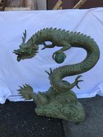 Temple Yard décoré grande statue de dragon debout en or coulé en laiton