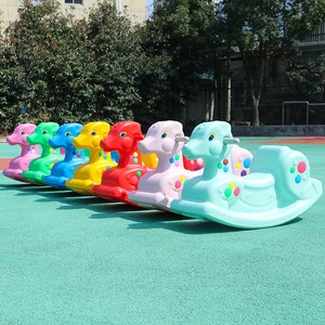 <span class=keywords><strong>Cavallo</strong></span> a Dondolo <span class=keywords><strong>Cavalcabile</strong></span> in Plastica di Alta Qualità per Interni, Adatto ai Bambini e Utilizzabile in Asili o Parchi Giochi - Product Image 1