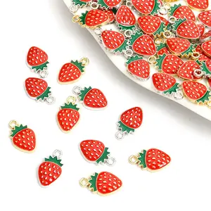 사랑스러운 장신구를 만들기위한 10 개 빨간 딸기 에나멜 드립 오일 매력 DIY 목걸이 팔찌 귀걸이 귀여운 미니 과일 펜던트