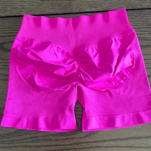 <span class=keywords><strong>Set</strong></span> Sportivo da <span class=keywords><strong>Palestra</strong></span> a 2 Pezzi con Logo Personalizzato, Top Lungo con Spalline e Pantaloncini Senza Cuciture con Effetto Scrunch, <span class=keywords><strong>Abbigliamento</strong></span> Yoga - Product Image 6