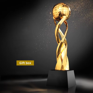 ถ้วยรางวัลเรซิ่นขนาดใหญ่แบบกำหนดเองได้ พร้อมฐานโลหะสร้างสรรค์ ถ้วยรางวัลคริสตัลใหม่สำหรับงานผลิตรางวัล แกะสลักบนกระจกพิมพ์ลายด้วยแสงยูวี - Product Image 1