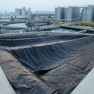 มาโคร ®   แผ่นเมมเบรน HDPE หนา 3.00 มม. สำหรับบ่อเก็บน้ำเสีย มาตรฐาน ASTM GRI GM13 ป้องกันการรั่วซึม ใช้สำหรับบำบัดน้ำเสียและบ่อเก็บน้ำเสีย - Product Image 1