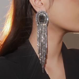 Boucles d'oreilles européennes et américaines tendance, boule entièrement sertie de diamants, cristal noir, plaqué argent, pompon exagéré, bijoux de mariage luxueux - Product Image 4