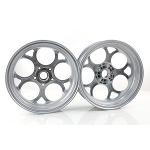 Maßgefertigte 12-Zoll Aluminiumfelgen für <span class=keywords><strong>Vespa</strong></span> GTS GTV 300 mit Doppel-Scheibenbremsen - Product Image 1