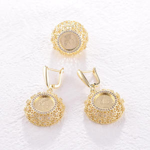 ชุดเครื่องประดับดอกไม้เหรียญซาอุดิอาระเบียสุดหรู ชุบทอง 18k สไตล์ฝรั่งเศส ประดับเพชรซิคอน 5A พร้อมสายนาฬิกา สร้อยข้อมือ และสร้อยคอ - Product Image 5