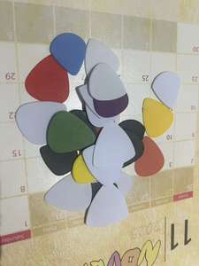 Goedkoopste gitaarplectrum derlin materiaal OEM 0.46/0.6/0.71/0.8 1.0/1.2/1.5mm aangepaste grappige blanco gitaarplectrum plaat - Product Image 5