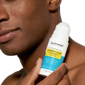 Solution lissante Neutriherbs en marque blanche : Apaise les boutons de rasoir, atténue les taches brunes après-rasage, traitement des poils incarnés, roll-on - Product Image 3