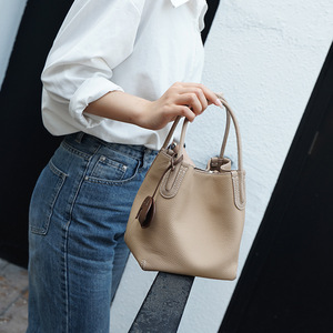 Sac à main <span class=keywords><strong>femme</strong></span> printemps nouveau style panier de légumes haut de gamme tendance en cuir portable sac seau cousu pour usage quotidien - Product Image 2