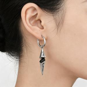 Boucles d'oreilles pendantes géométriques rétro au design simple et unique, plaquées argent, unisexe, bijoux tendance, vente en gros - Product Image 1