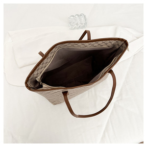 Louis sürüm 2025 Tote çanta lüks REP ünlü şekilli peluş çanta özel anahtarlık gözlük fermuar iki askıları çanta trendleri - Product Image 5