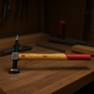 Martillo 413 B de 20 oz con cabeza de acero y mango de madera para metalurgia y carpintería - Product Image 3