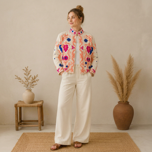 Veste bomber en velours brodée à la main pour femmes |   Artisanat indien d'automne, design floral folklorique |   Artisanat coloré fait main - Product Image 1