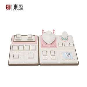 Expositor de Joyería Rosa Personalizado, Set de Exhibición de Anillos, Empaque para Exhibición de Joyería, Soporte para Anillos y Pendientes para Tiendas Minoristas - Product Image 1