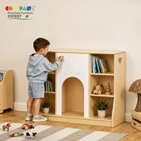 Meubles de garderie modernes en bois COMPANY : Étagère de jeu, tableau blanc et rangement pour la crèche et la salle de classe Montessori