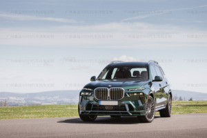 สำหรับ BMW X7 G67 อัพเกรดด้วยชุดแต่งคาร์บอนไฟเบอร์ ประกอบด้วยดิฟฟิวเซอร์กันชนหน้า สปอยเลอร์ และสเกิร์ตข้าง - Product Image 5
