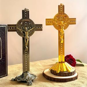Crucifijo de Metal HT de 27 cm con Base, Figura de Jesús Católica con Pedrería, Decoración de Altar para el Hogar e Iglesia - Product Image 1