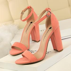 Scarpe da Sposa Bianche con <span class=keywords><strong>Tacco</strong></span> Alto da Donna, Punta Aperta, <span class=keywords><strong>Tacco</strong></span> Grosso 4 <span class=keywords><strong>cm</strong></span> <span class=keywords><strong>7</strong></span> <span class=keywords><strong>cm</strong></span> 9 <span class=keywords><strong>cm</strong></span>, Cinturino Semplice per Uso Estivo all'Aperto, Soletta in PU - Product Image 1